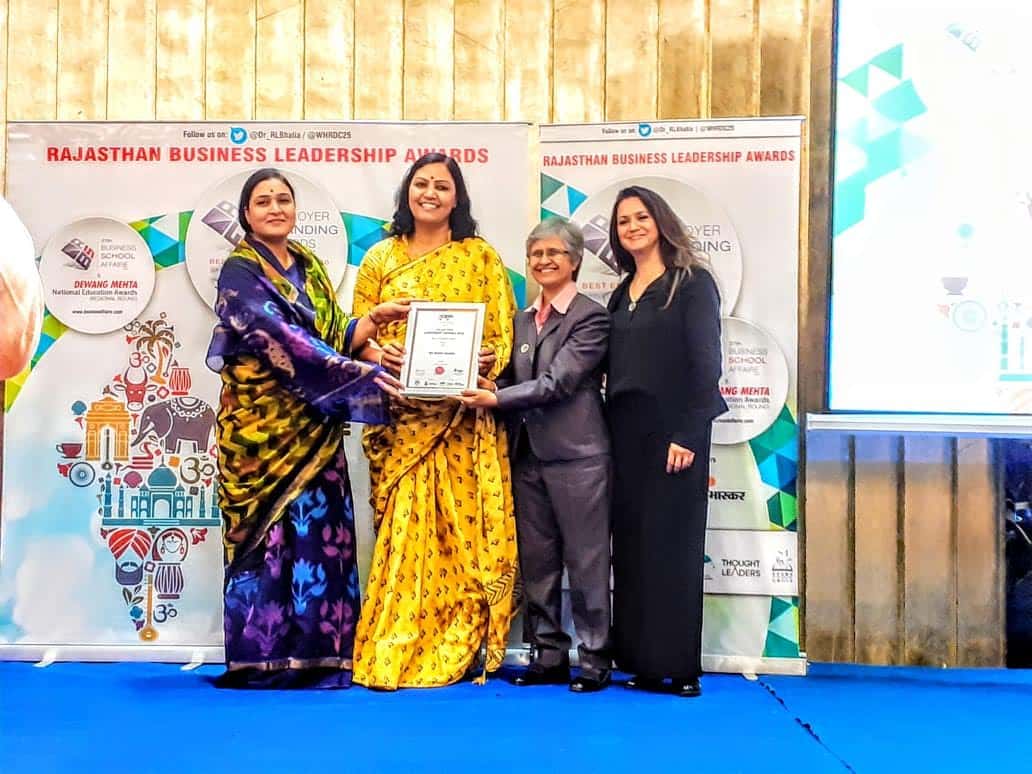 Dr. Priyamvada Singh receiving Rajasthan Business Leadership Award
